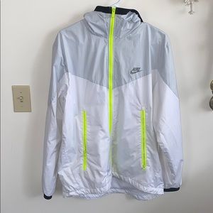 nike windbreaker jacket!! size m